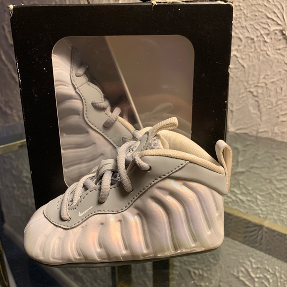 Nike lil Posite size 4 CB - Picture 1 of 10